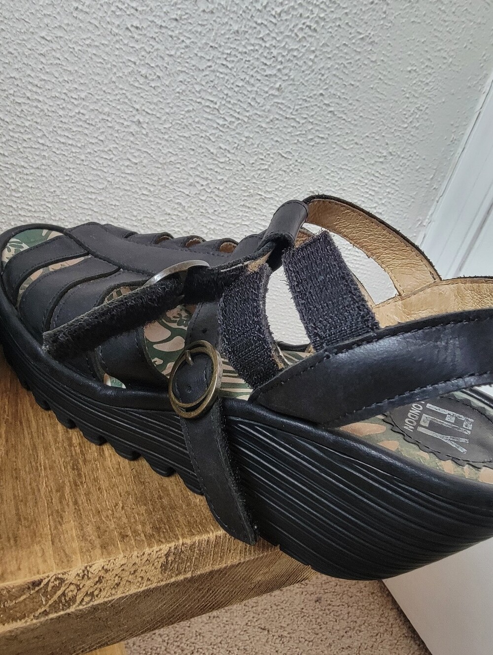 Fly London Sandals 41/US 10 Platform Wedge Heels Black Leather, Portugal - READ - Picture 10 of 14